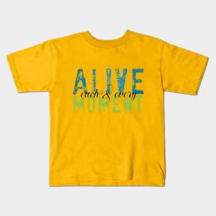 Alive each and every moment Kids T-Shirt